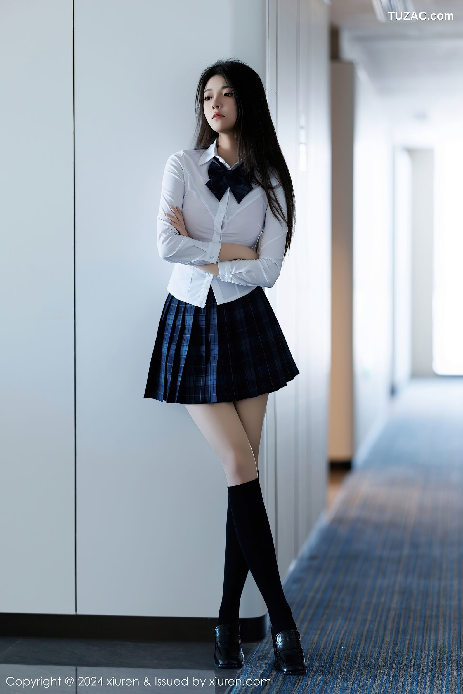 XiuRen秀人网-9682-初梦瑶-校园少女白衬衫格子短裙-2024.12.30