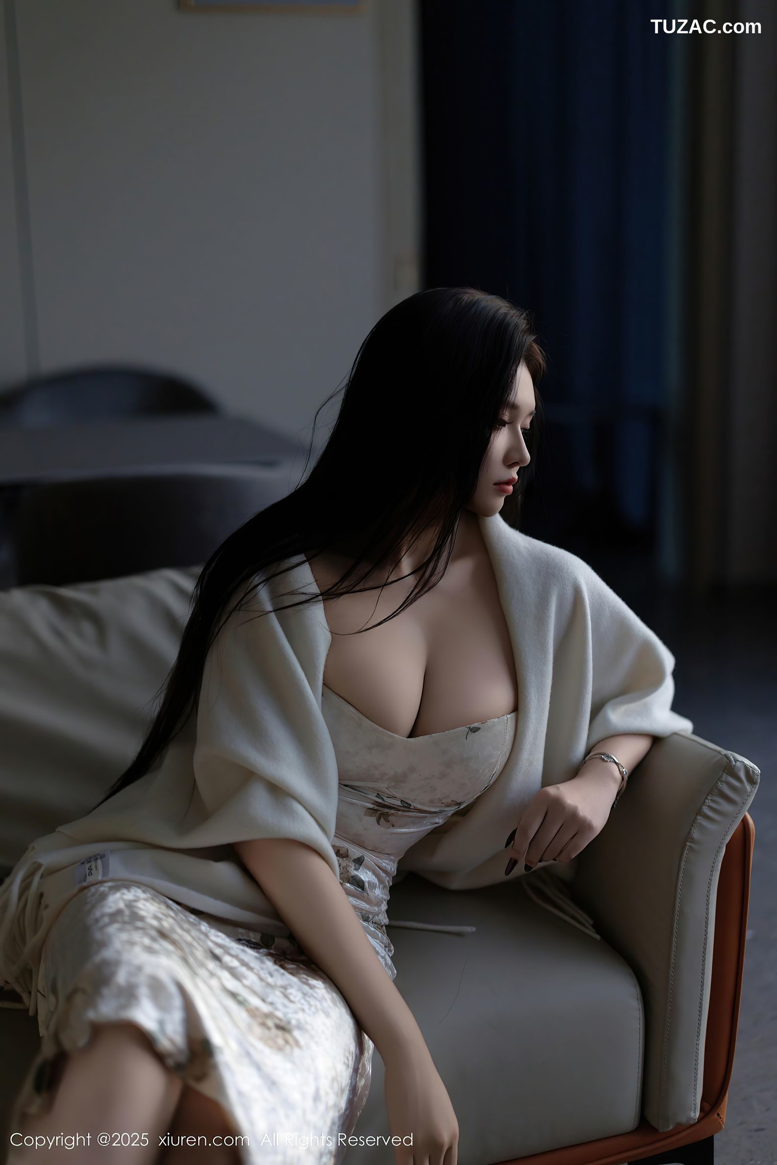 XiuRen秀人网-9899-娜比-白色披肩白色吊带紧身长裙紫色内衣-2025.02.18