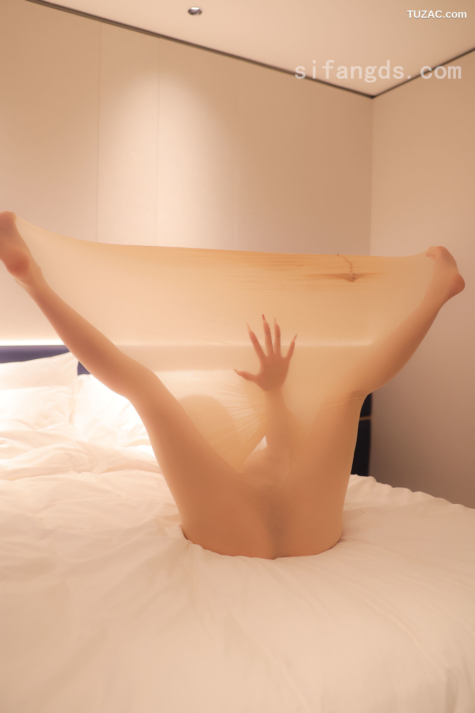 XR-Uncensored-Candy糖糖-《破茧》-R18-XiuRen秀人网-9860-内购私拍
