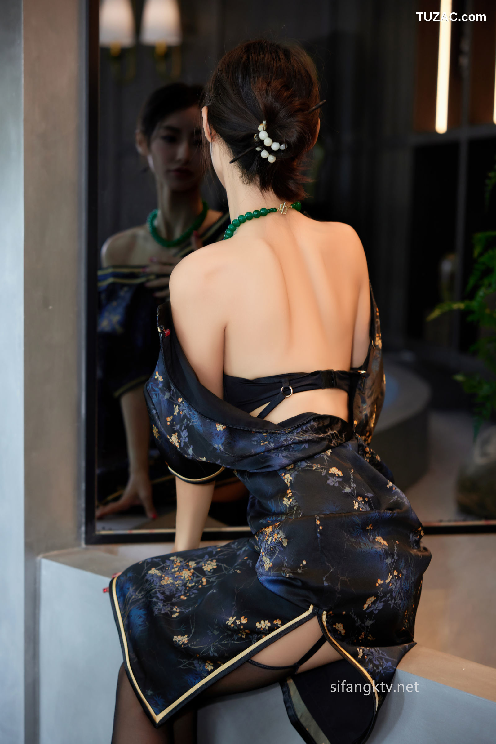 XR-Uncensored-lingyu69-性感民國風旗袍-古典美三點全漏-鮑魚粉嫩-XiuRen秀人网-7656-内购私拍