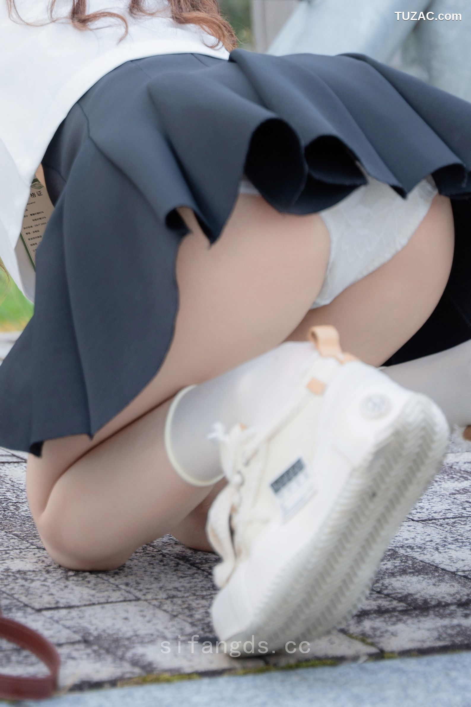 XR-Uncensored-拍黄瓜-纯真与活力的完美结合-XiuRen秀人网-8948-学生装水手服深灰短裙-2024.08.01