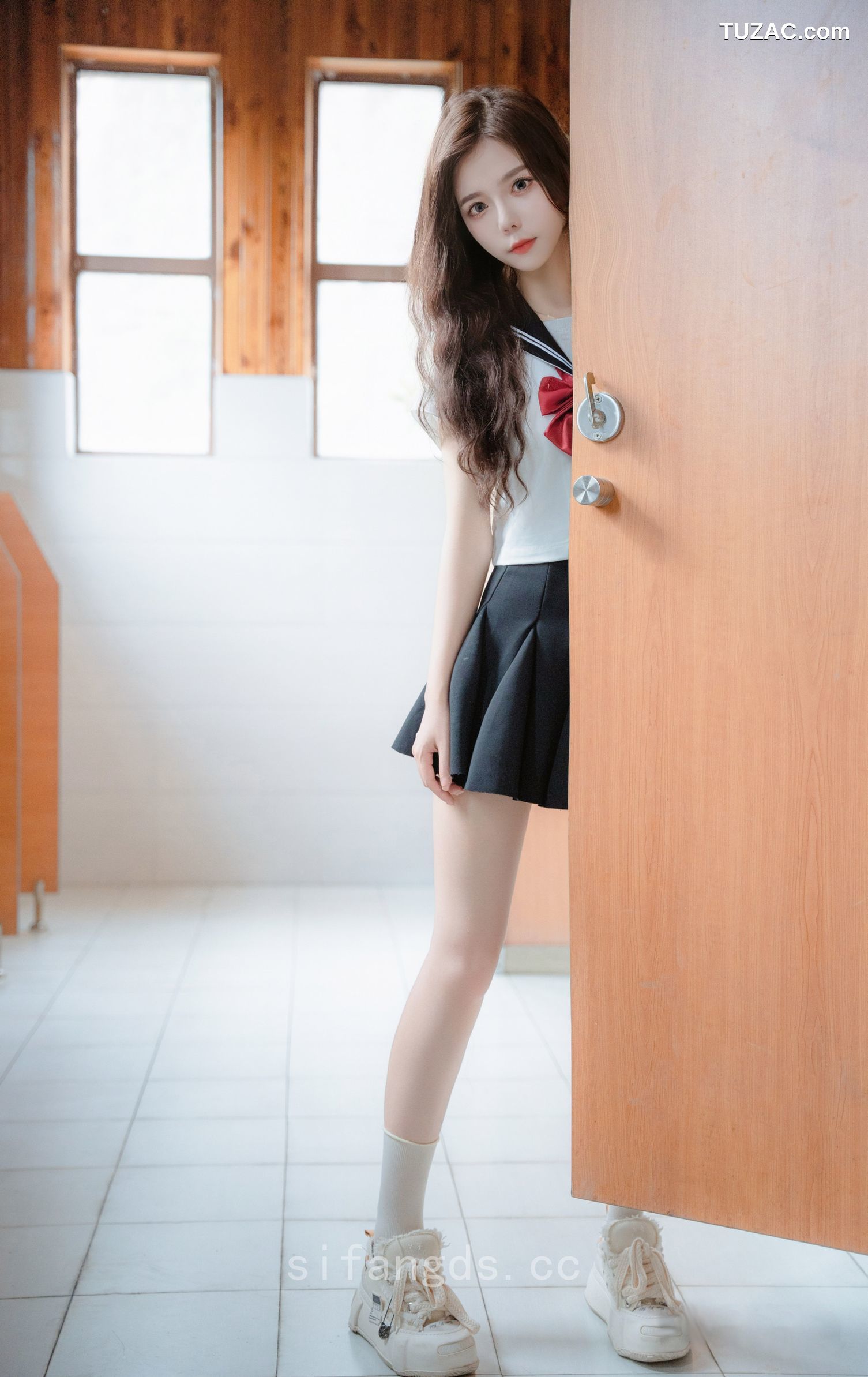 XR-Uncensored-拍黄瓜-纯真与活力的完美结合-XiuRen秀人网-8948-学生装水手服深灰短裙-2024.08.01