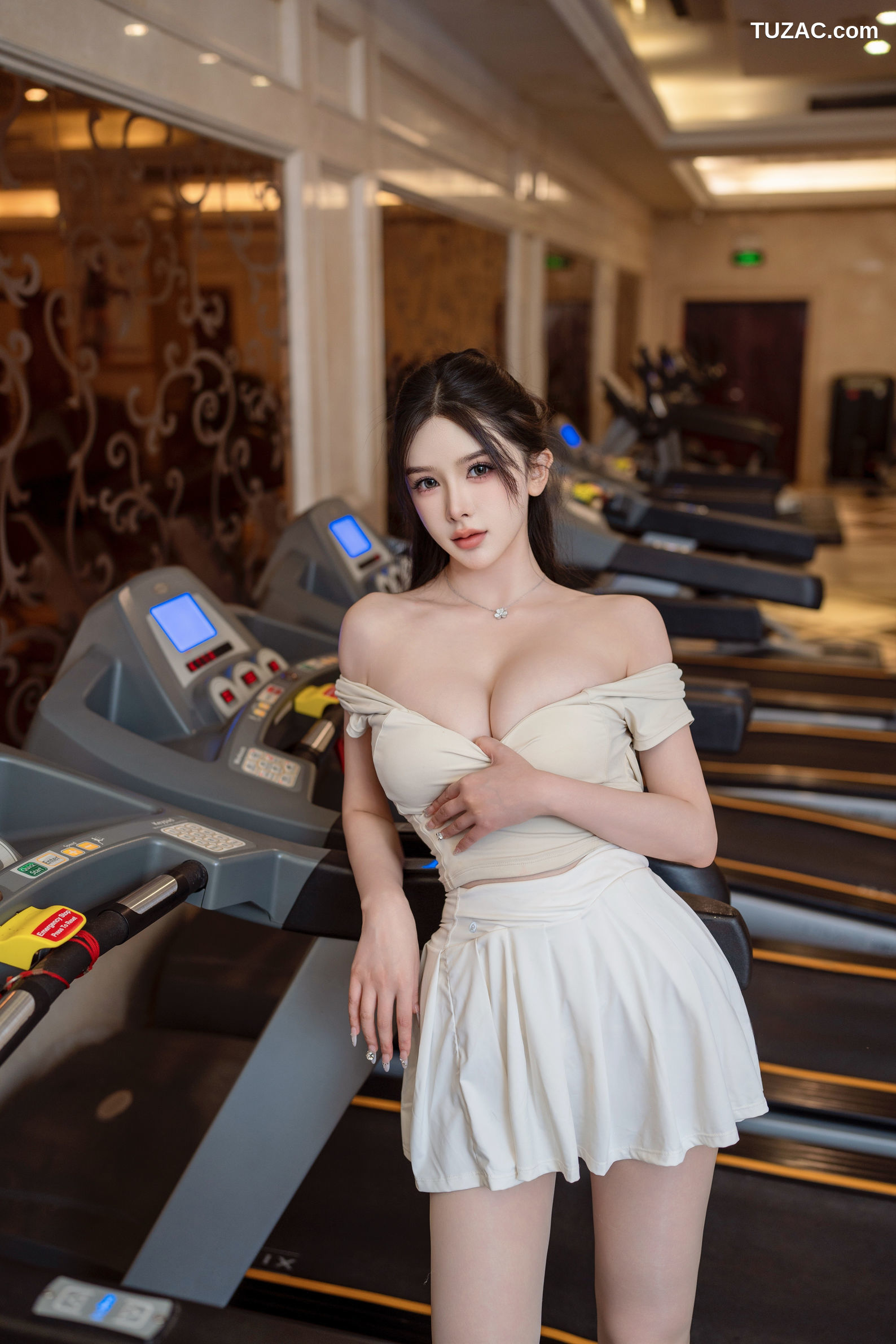 XR-Uncensored-李丽莎-健身房露出-XingYan星颜社-408-内购私拍-2025.09.30