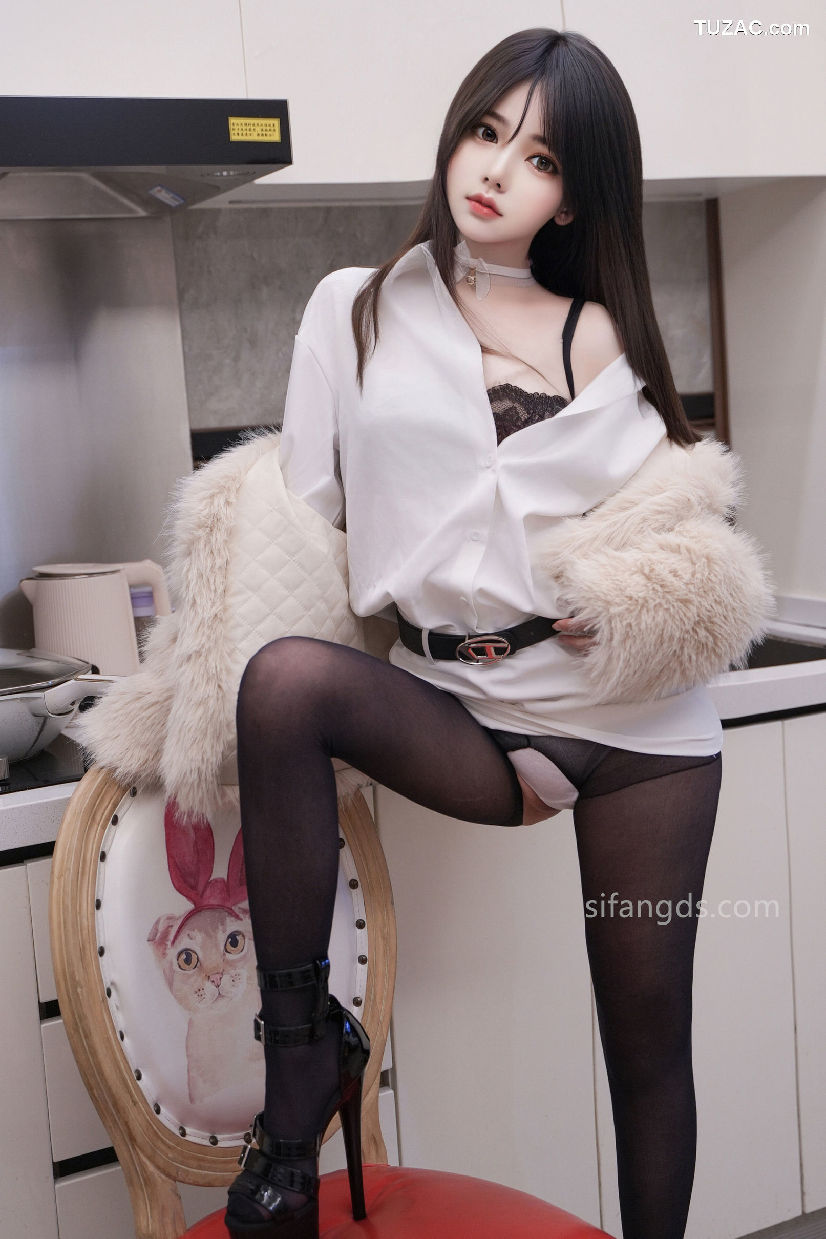 XR-Uncensored-林月月-厨房料理-XiuRen秀人网-8429-内购私拍