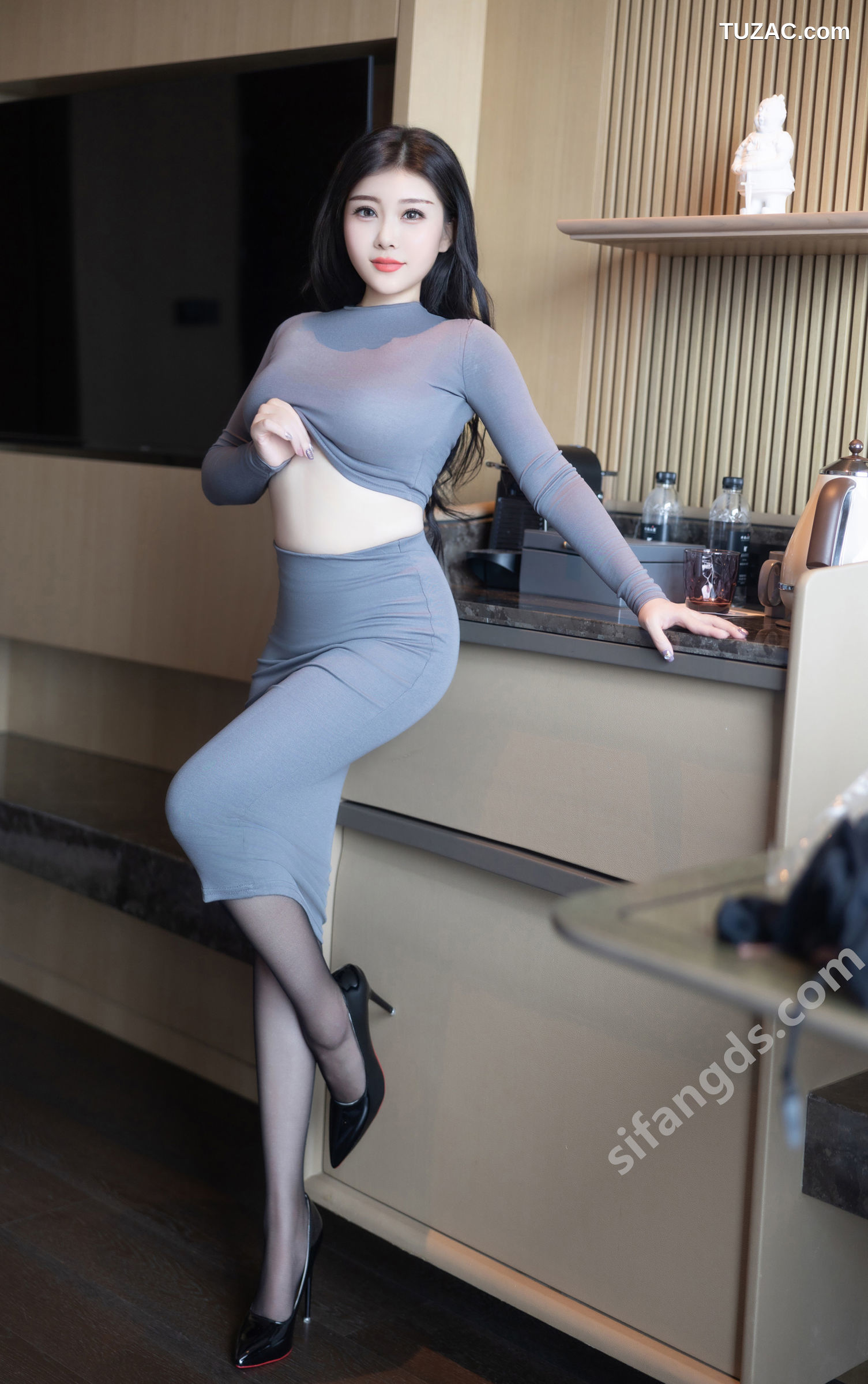 XR-Uncensored-白洁Bessie-哺乳期黑丝紧身裙-R18-XiuRen秀人网-9325-内购私拍