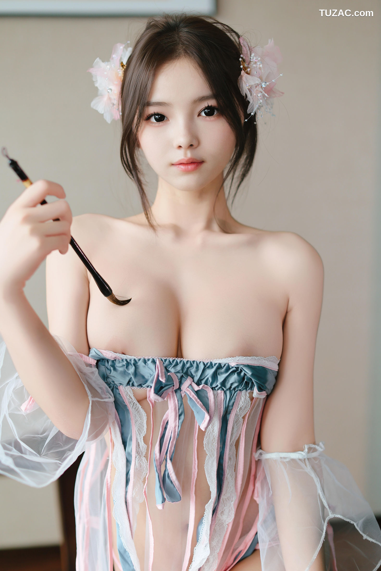 XR-Uncensored-苏软软-新人首秀鲜花朵朵-XiuRen秀人网-10401-情趣古装-2025.06.12