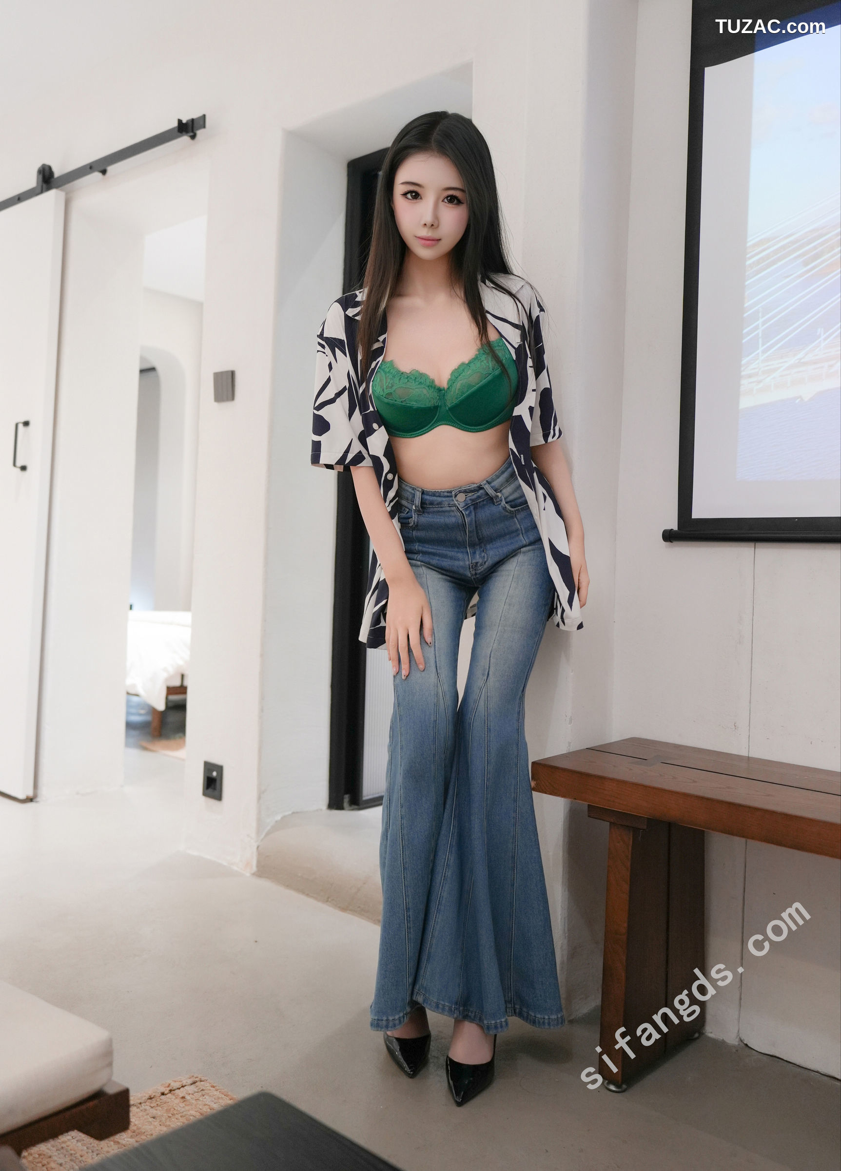 XR-Uncensored-袁圆-牛仔裤里的灰丝-XiuRen秀人网-10260-内购私拍-2025.05.09