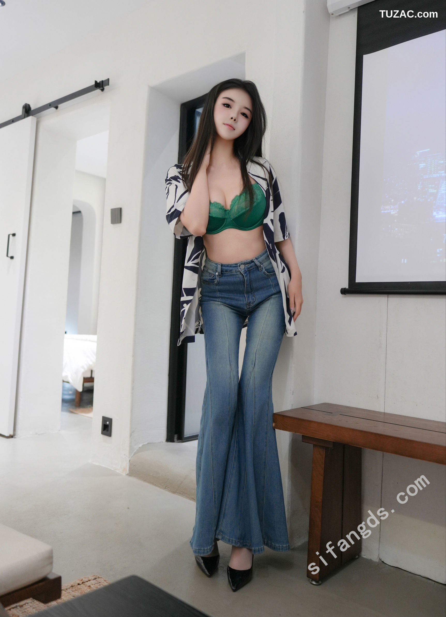 XR-Uncensored-袁圆-牛仔裤里的灰丝-XiuRen秀人网-10260-内购私拍-2025.05.09