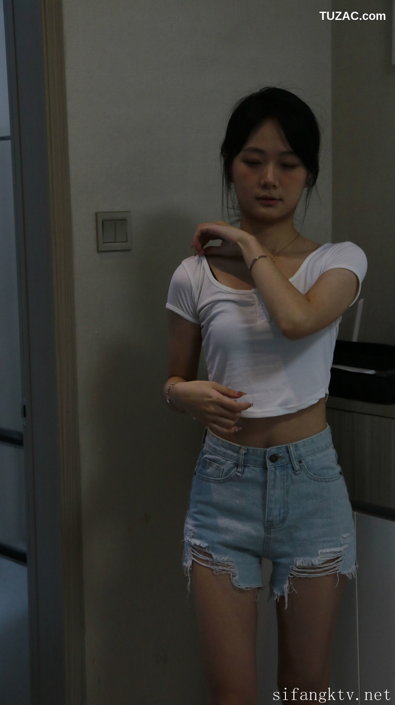 XR-Uncensored-谢小蒽-窗边的私语