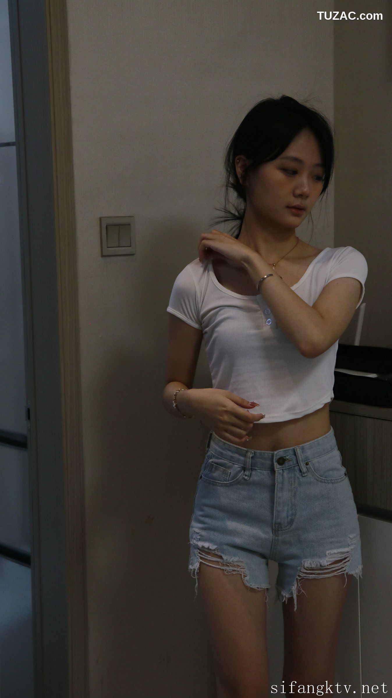 XR-Uncensored-谢小蒽-窗边的私语