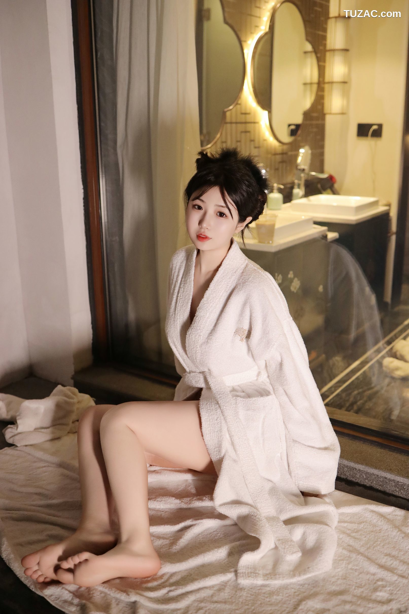 XR-Uncensored-陈小花-SPA场景热油按摩白色浴袍真空爆乳-XiuRen秀人网-8263-内购私拍-2024.03.20