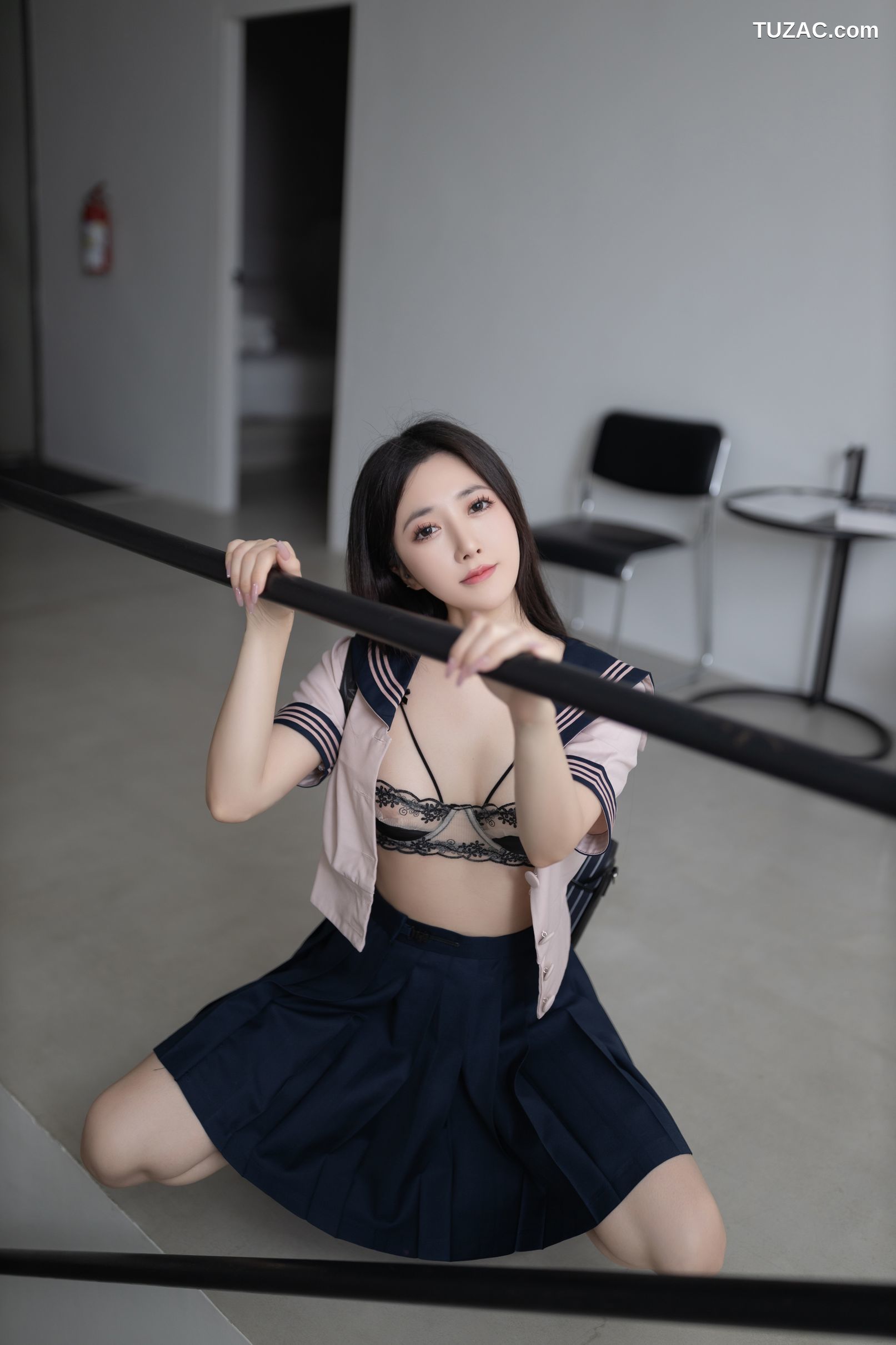 XR-Uncensored-鱼子酱Fish-JK写真-XiuRen秀人网-8244-内购私拍