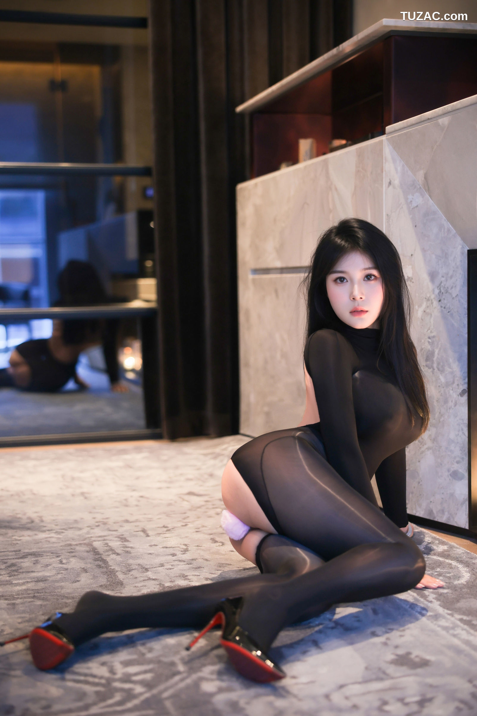 XR-Uncensored-麦田-被撕开的连体黑丝-XiuRen秀人网-10420-内购私拍-2025.06.17