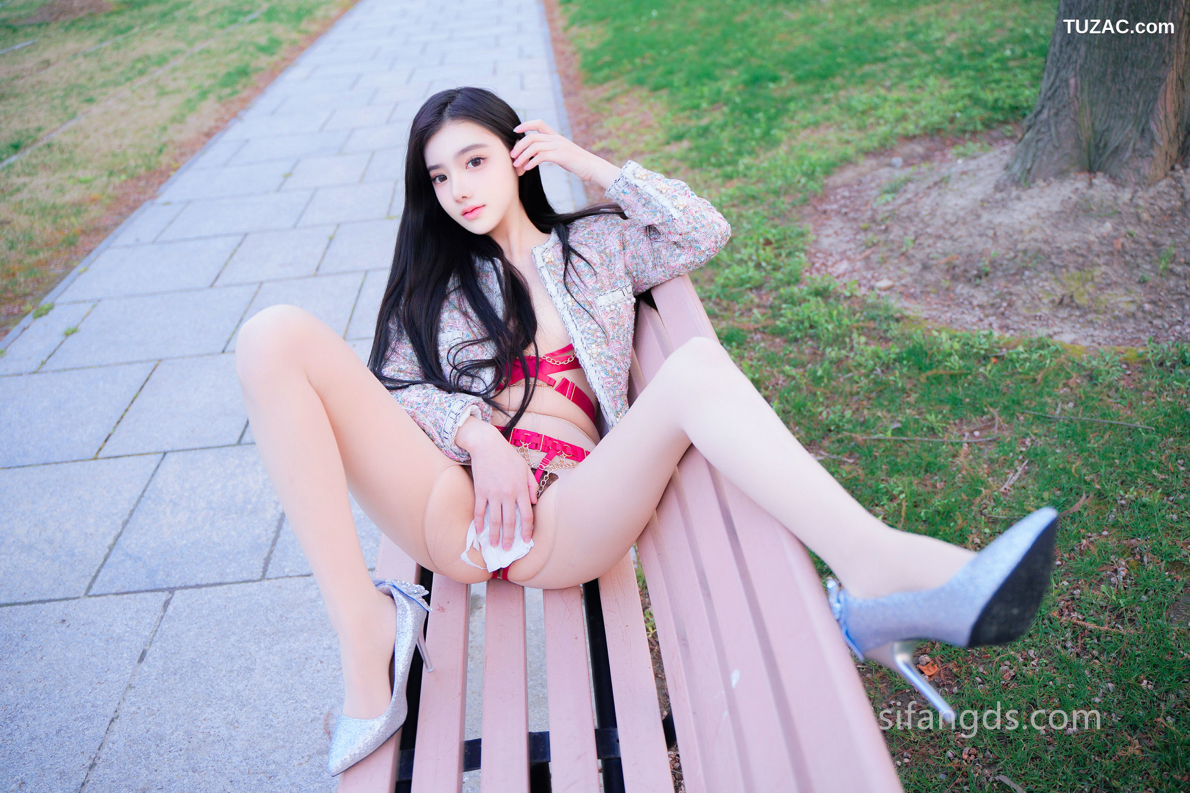 XR-Uncensored-龙雪儿-清纯女神-最新户外公园露出-XiuRen秀人网-8489-内购私拍