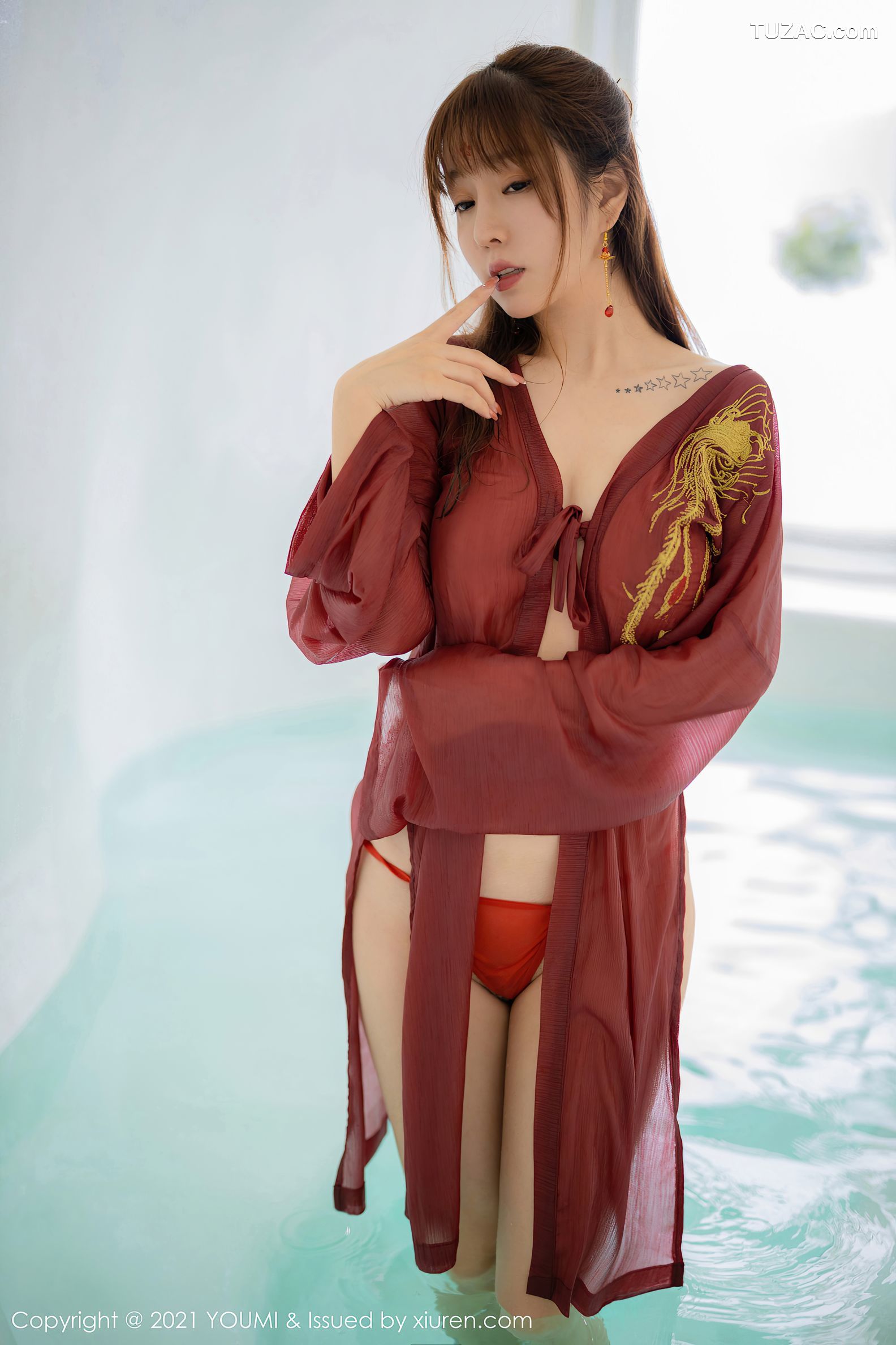 YouMi尤蜜荟-621-王雨纯-大理旅拍异域风情服饰泳池