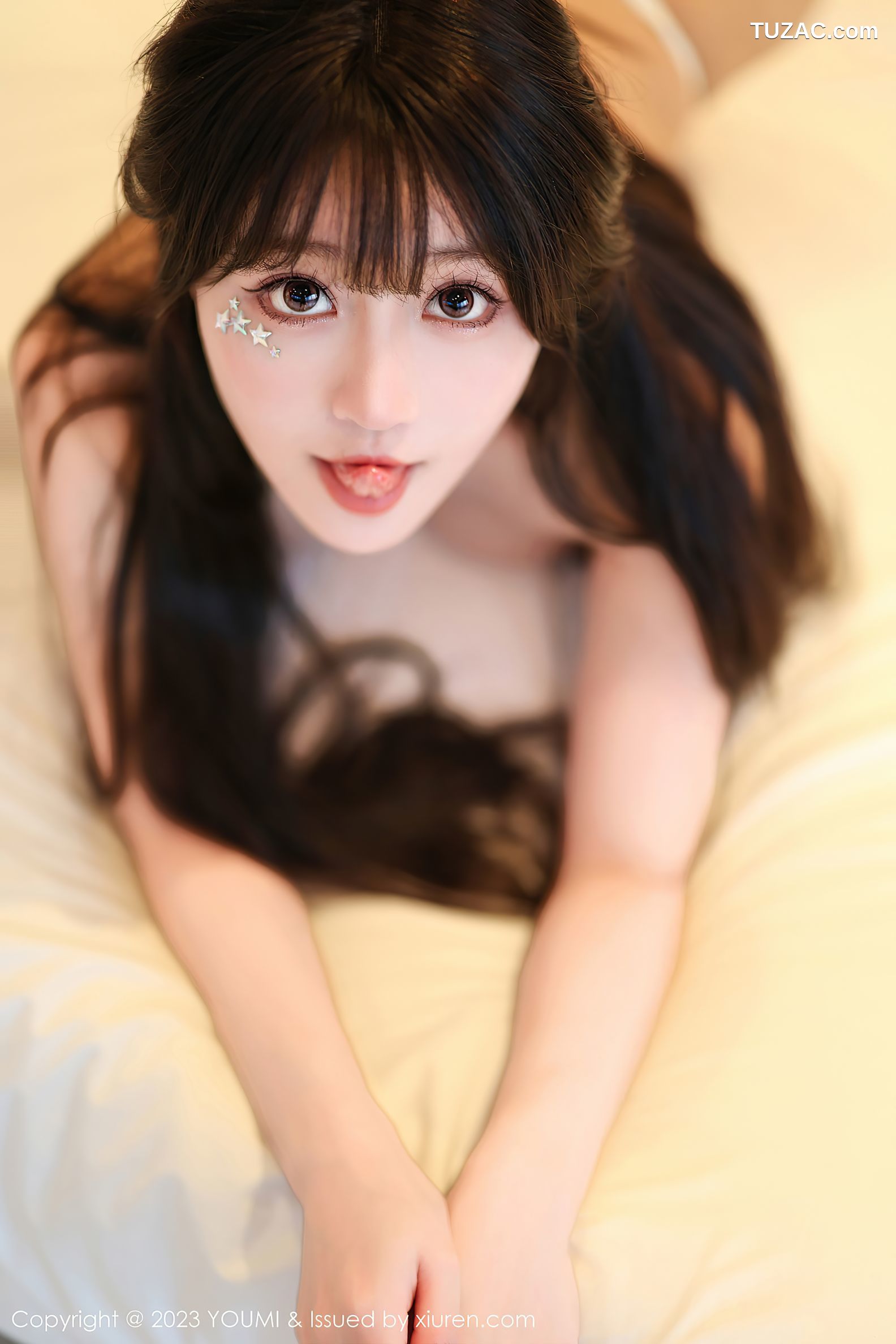 YouMi尤蜜荟-964-朱可儿Flora-黄灰短款服饰白丝袜-2023.07.14