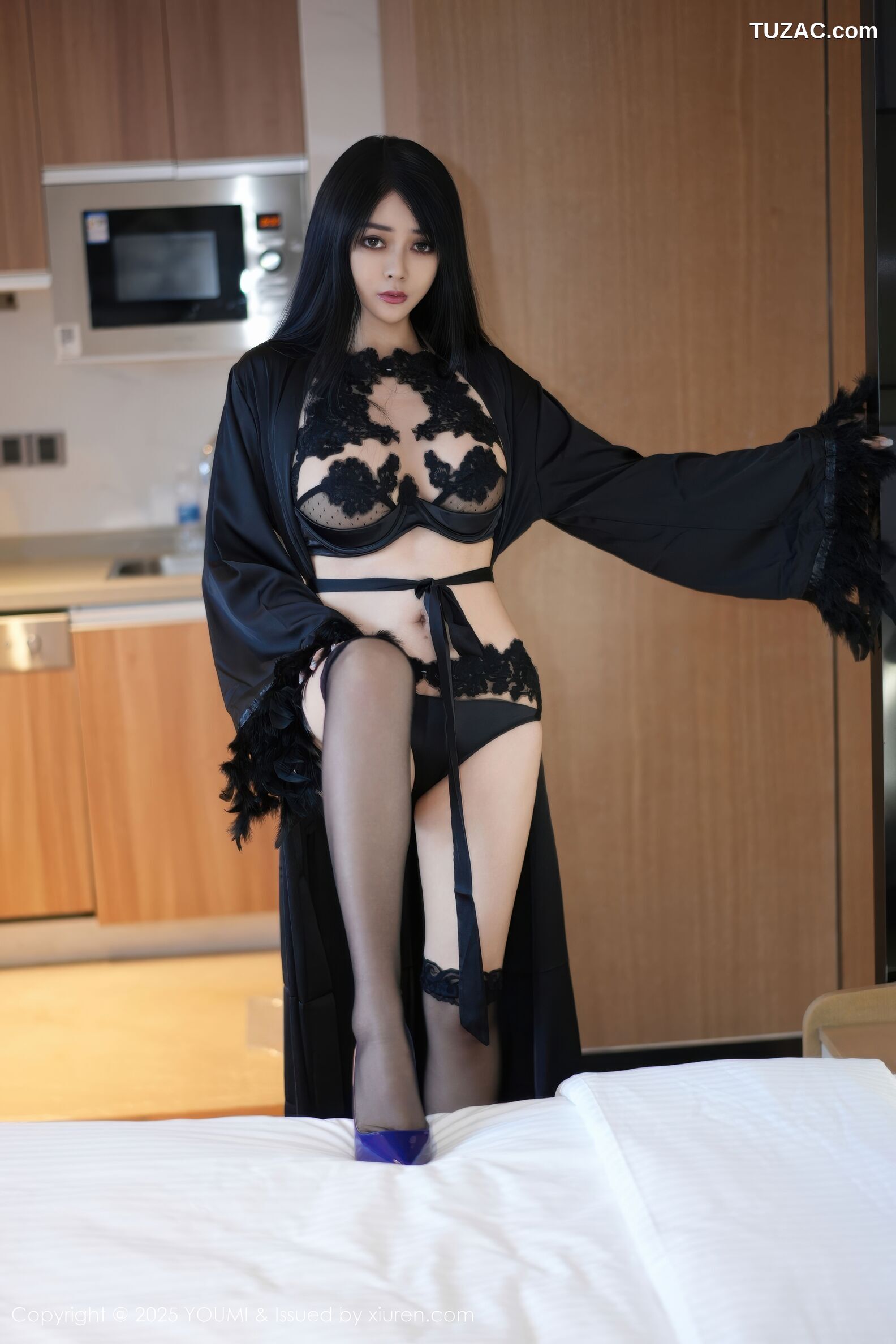 YouMi尤蜜荟-1182-凯竹Quinn-黑色浴袍黑色情趣内衣爆乳黑丝-2025.11.19