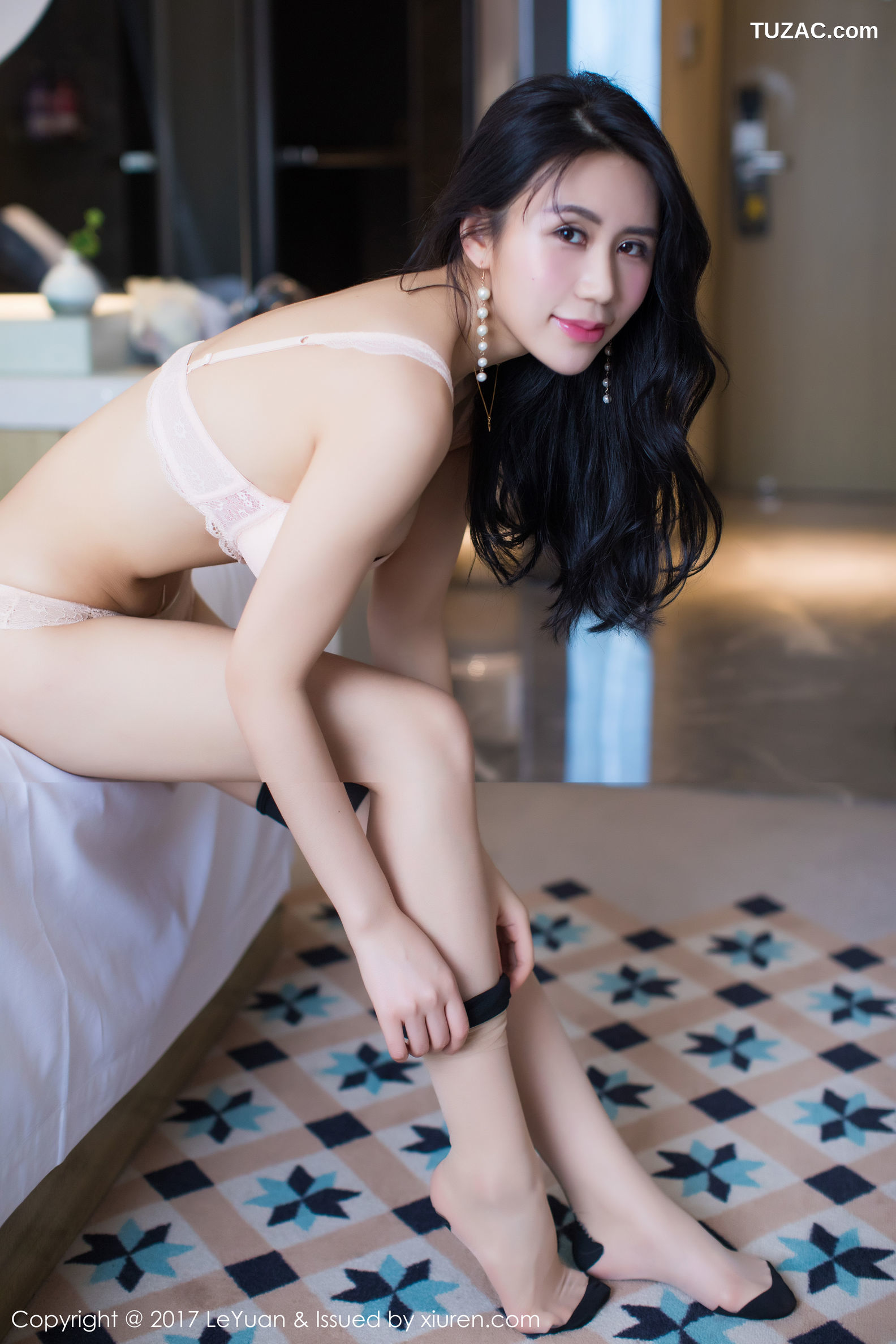 LeYuan星乐园-042-模特紫棋-《丝袜美腿诱惑系列》