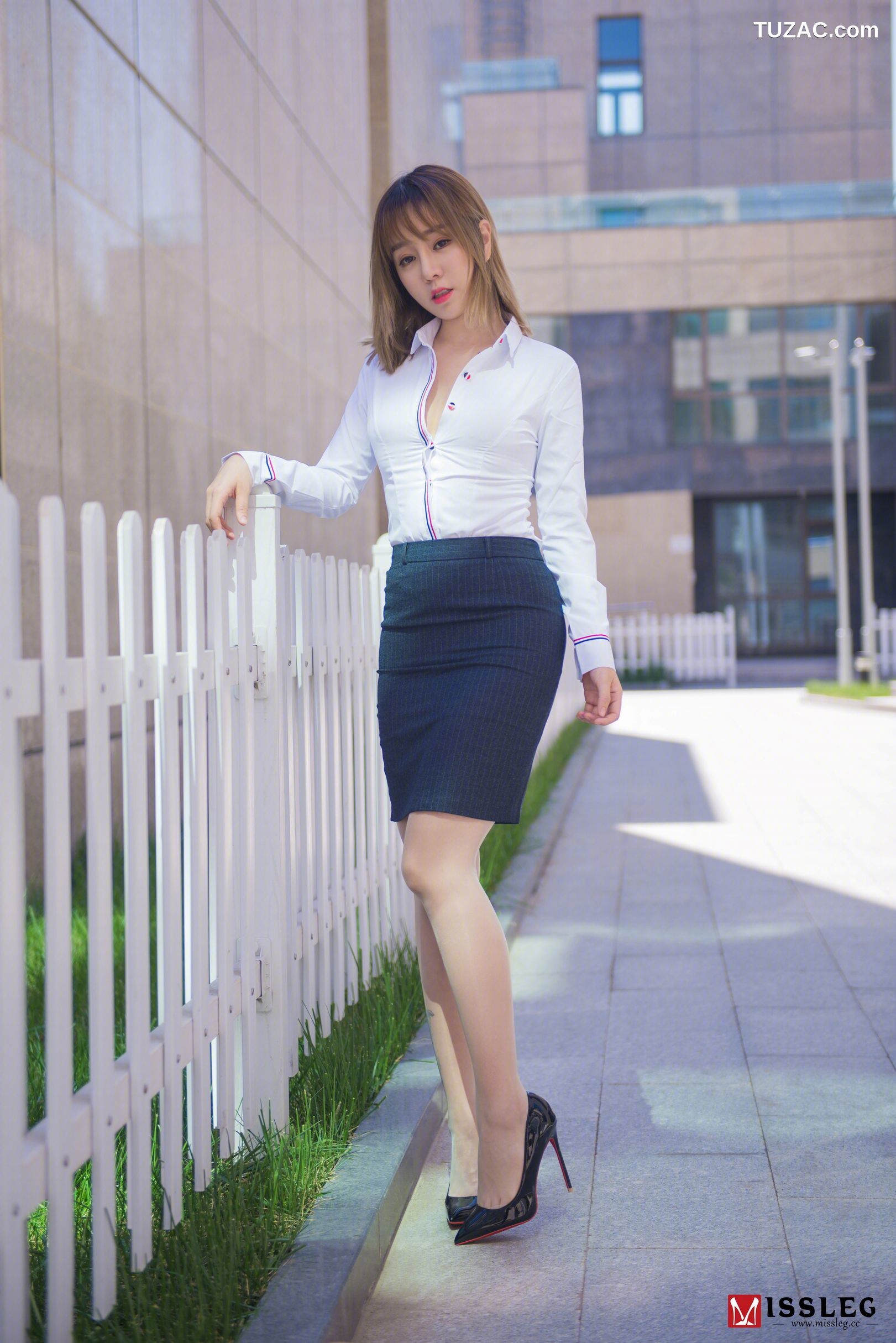 MissLeg蜜丝-V003-王语纯-《撕裂的OL》-外拍系列-钻石版