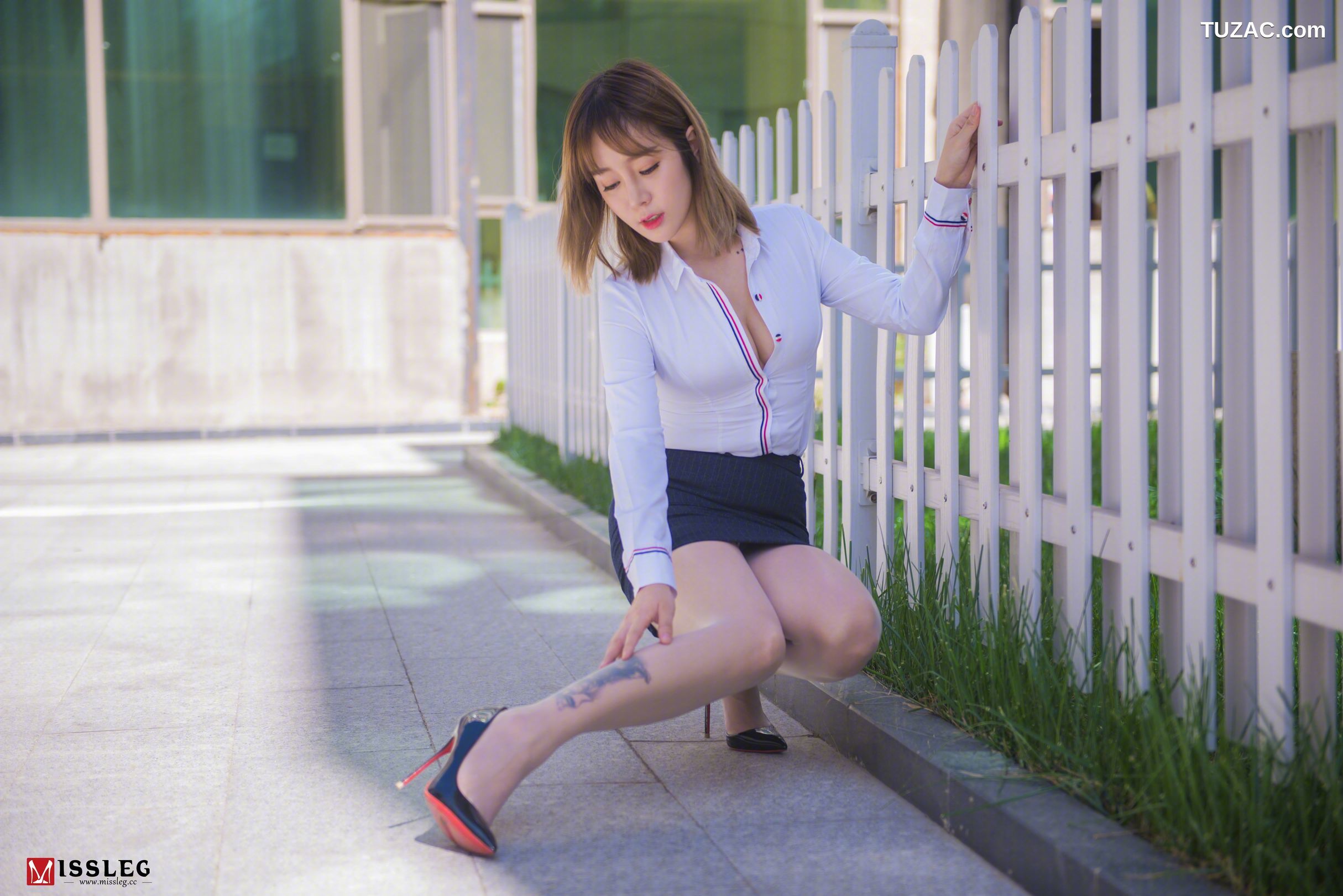 MissLeg蜜丝-V003-王语纯-《撕裂的OL》-外拍系列-钻石版