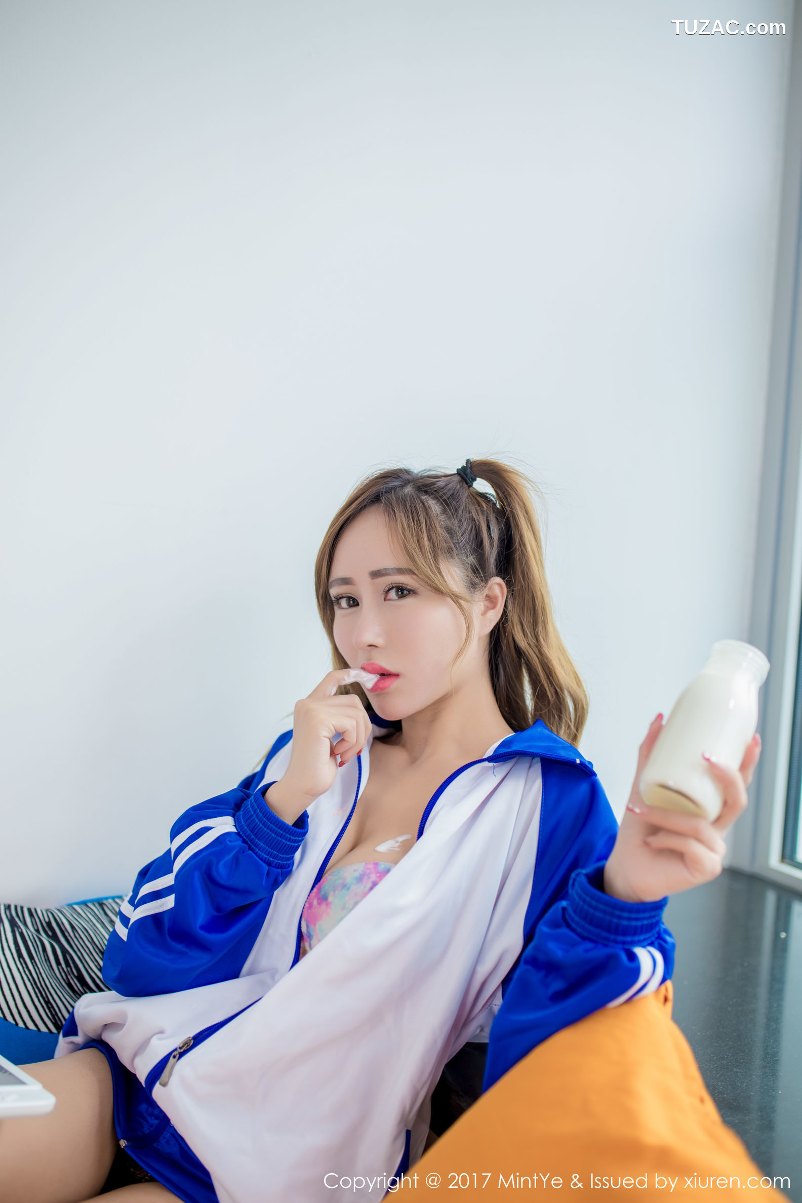 薄荷叶-004-何梦兮Stacy《女仆装-学生校服》-MintYe